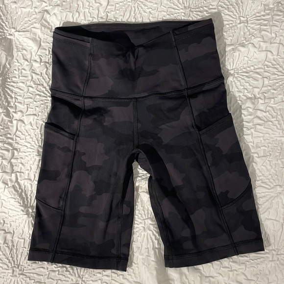 Lululemon| Fast and Free short 8" | shorts with pockets | nulux | H3DC | size 2 - Picture 3 of 6